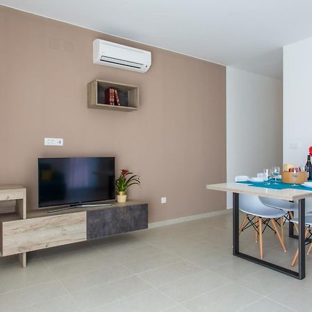 Apartments Viktorija バスカ エクステリア 写真