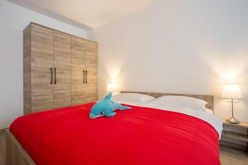 Apartments Viktorija バスカ エクステリア 写真