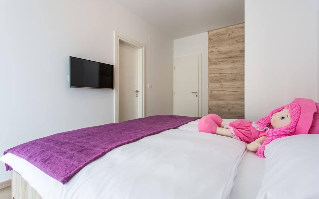 Apartments Viktorija バスカ エクステリア 写真