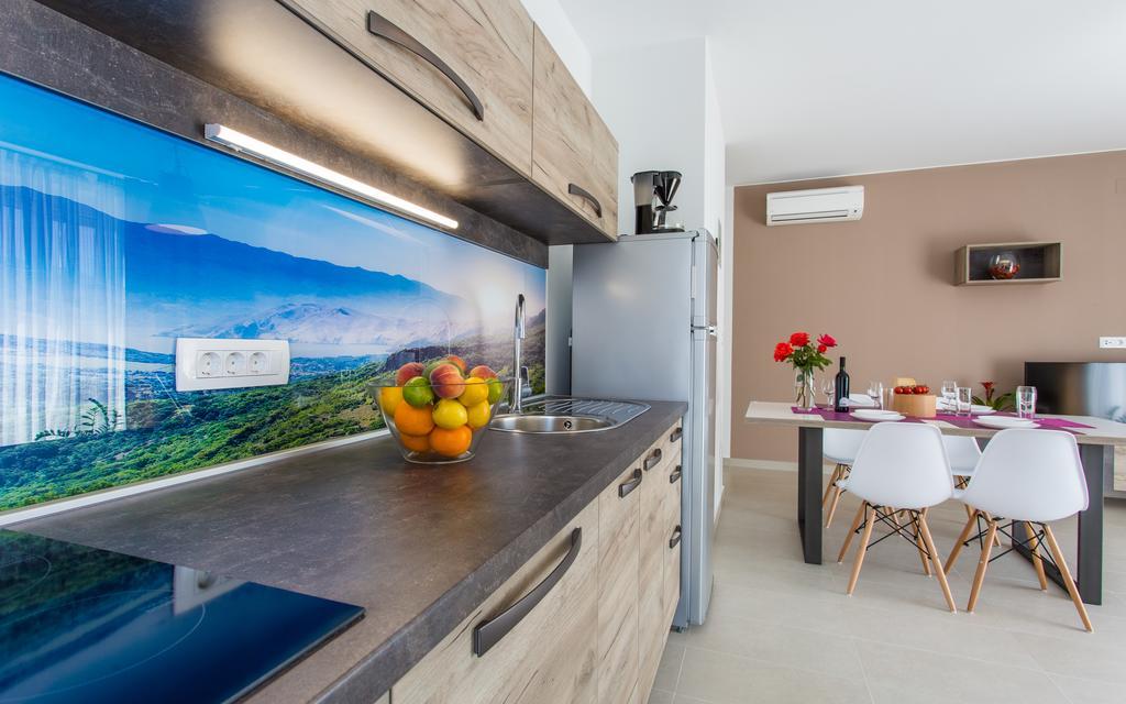 Apartments Viktorija バスカ エクステリア 写真