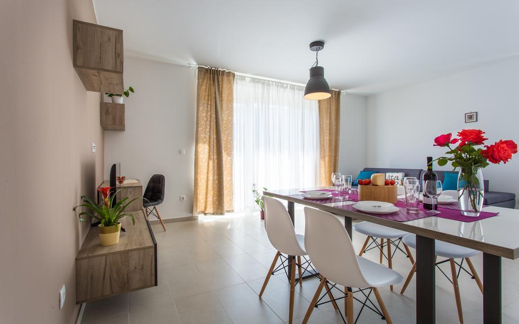 Apartments Viktorija バスカ エクステリア 写真