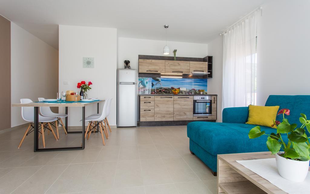 Apartments Viktorija バスカ エクステリア 写真