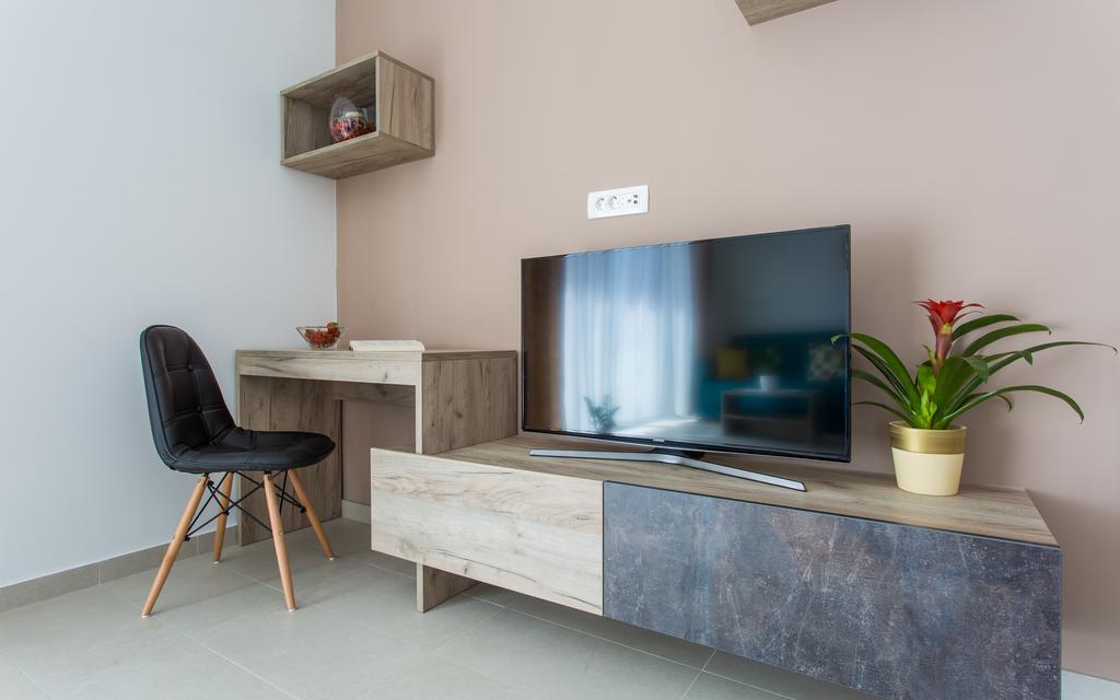 Apartments Viktorija バスカ エクステリア 写真