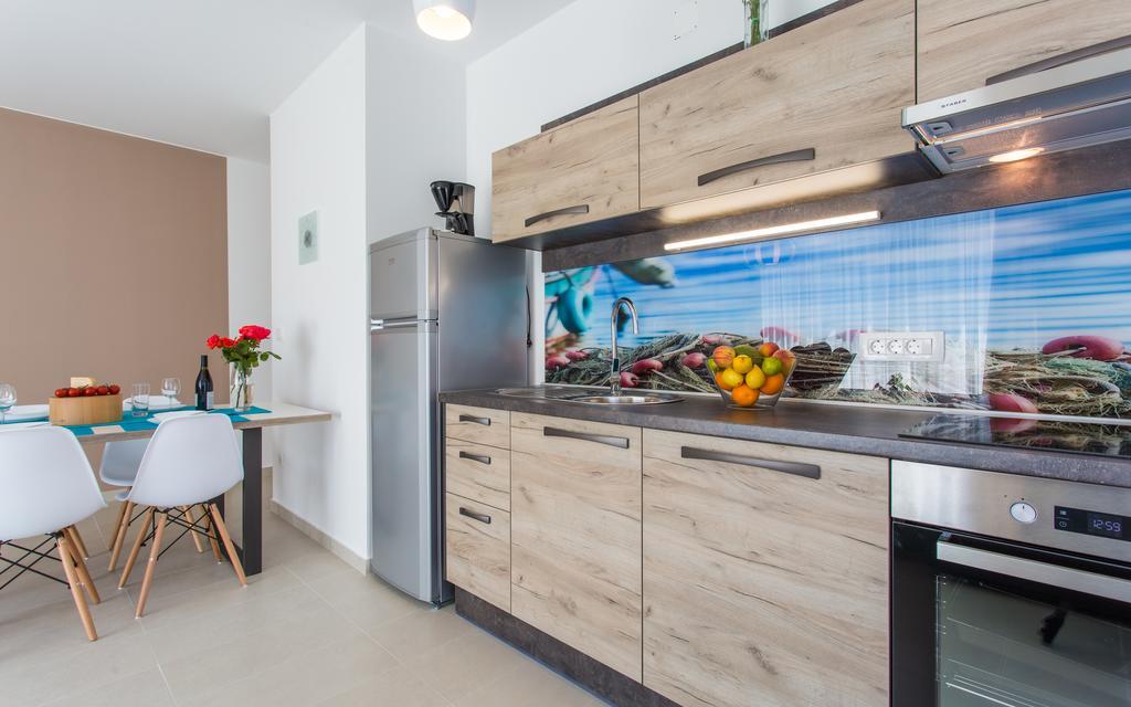 Apartments Viktorija バスカ エクステリア 写真