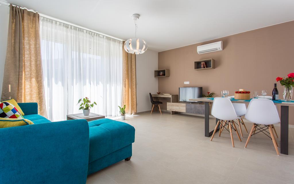 Apartments Viktorija バスカ エクステリア 写真