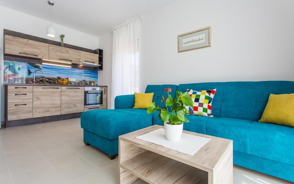 Apartments Viktorija バスカ エクステリア 写真