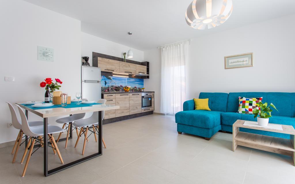 Apartments Viktorija バスカ エクステリア 写真