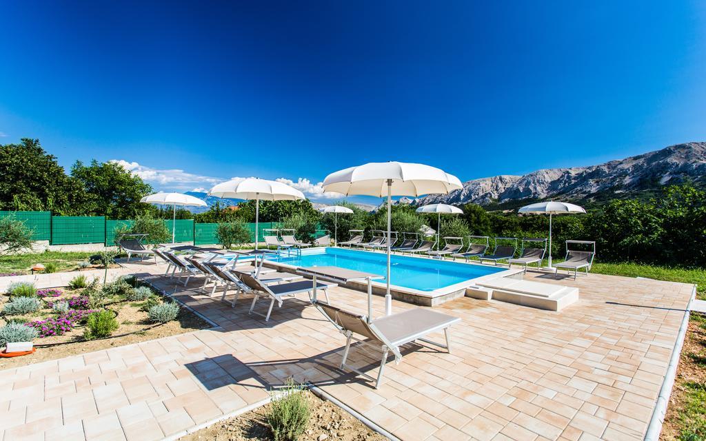 Apartments Viktorija バスカ エクステリア 写真