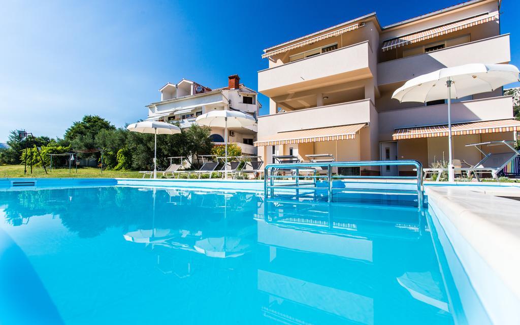 Apartments Viktorija バスカ エクステリア 写真