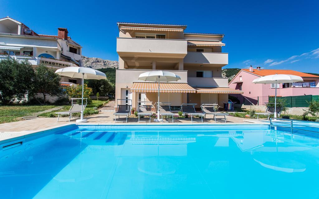Apartments Viktorija バスカ エクステリア 写真