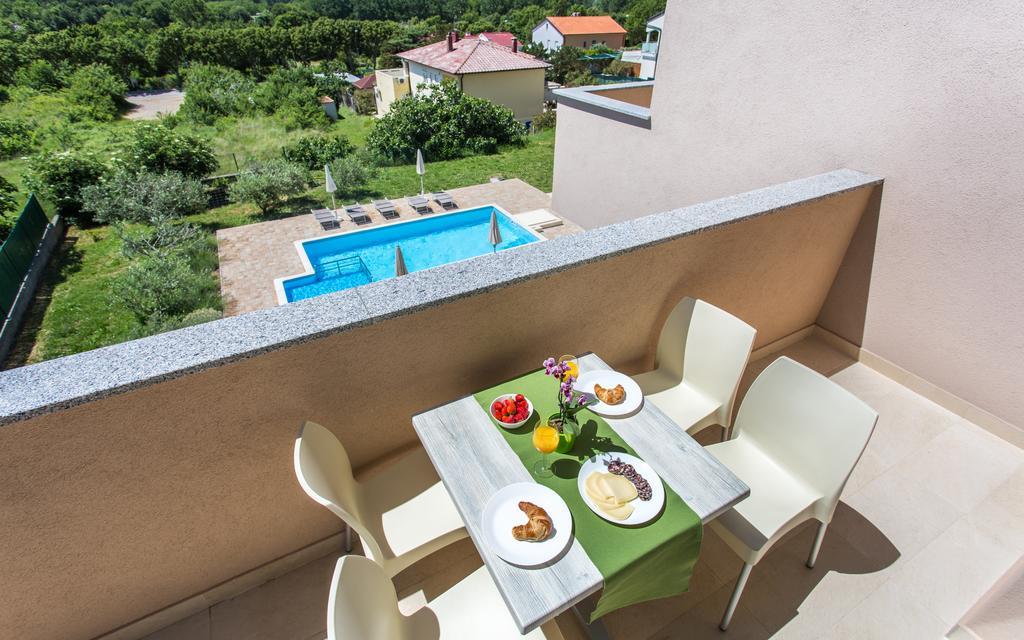 Apartments Viktorija バスカ エクステリア 写真